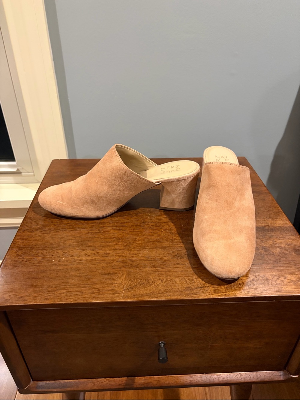 Naturalizer tan mules